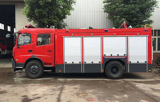 東風153泡沫消防車