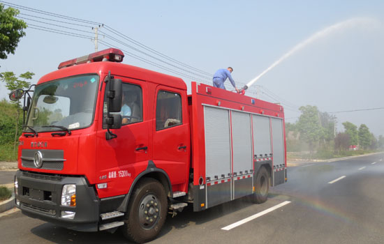東風天錦消防車