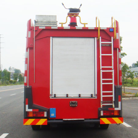 斯太爾6噸消防車