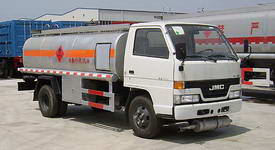 江鈴油罐車圖片