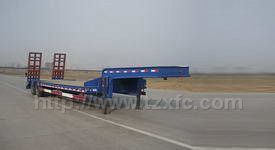 低平板半掛車圖片